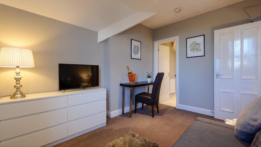 Cheshire Hospitality Ltd T\/A Lennox Lea Studios & Apartments Sale Exterior foto